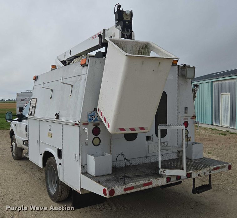 image for item DU7811 2002 Ford F450 Super Duty bucket truck