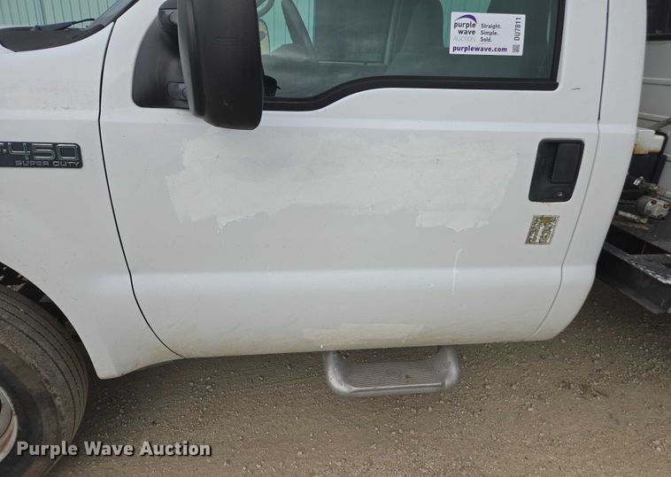 image for item DU7811 2002 Ford F450 Super Duty bucket truck