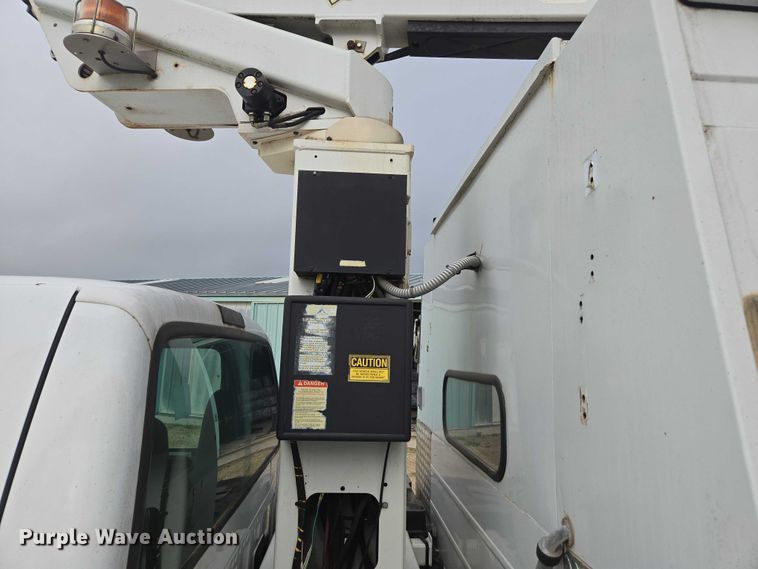 image for item DU7811 2002 Ford F450 Super Duty bucket truck