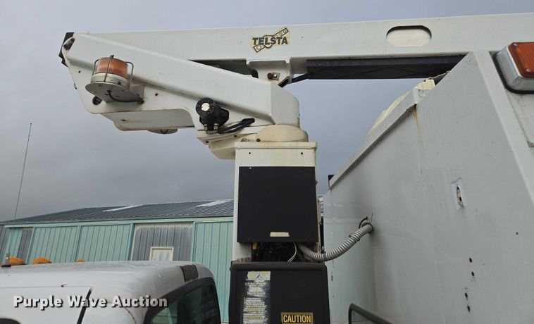 image for item DU7811 2002 Ford F450 Super Duty bucket truck