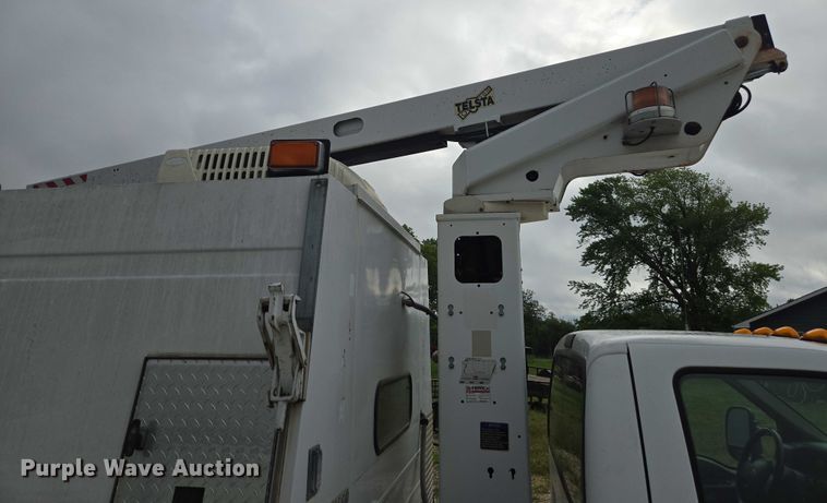 image for item DU7811 2002 Ford F450 Super Duty bucket truck