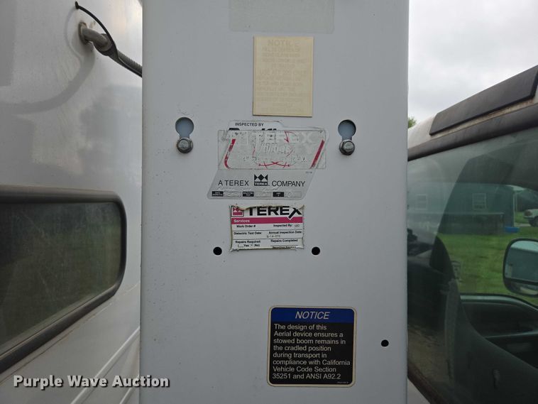 image for item DU7811 2002 Ford F450 Super Duty bucket truck