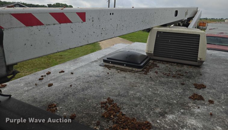 image for item DU7811 2002 Ford F450 Super Duty bucket truck