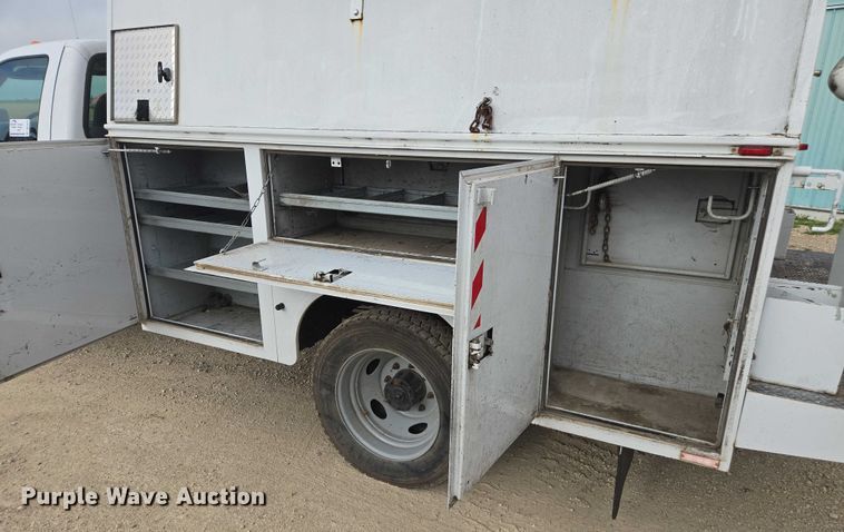 image for item DU7811 2002 Ford F450 Super Duty bucket truck