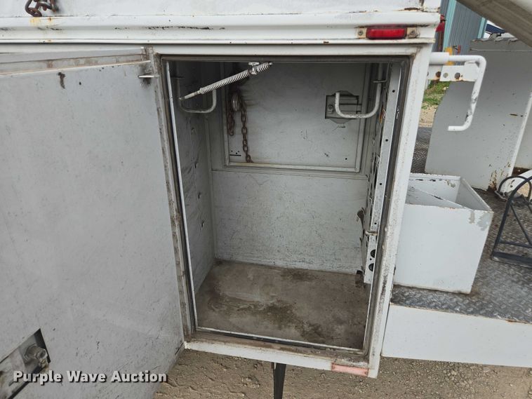 image for item DU7811 2002 Ford F450 Super Duty bucket truck