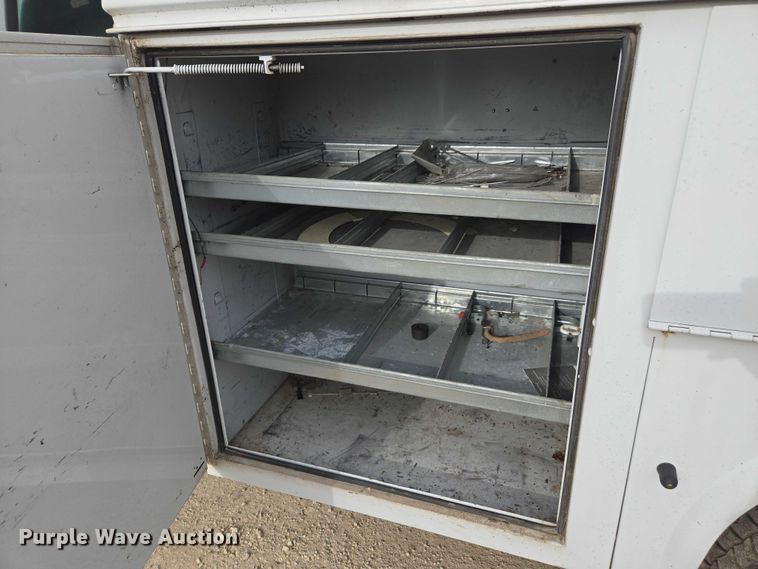 image for item DU7811 2002 Ford F450 Super Duty bucket truck