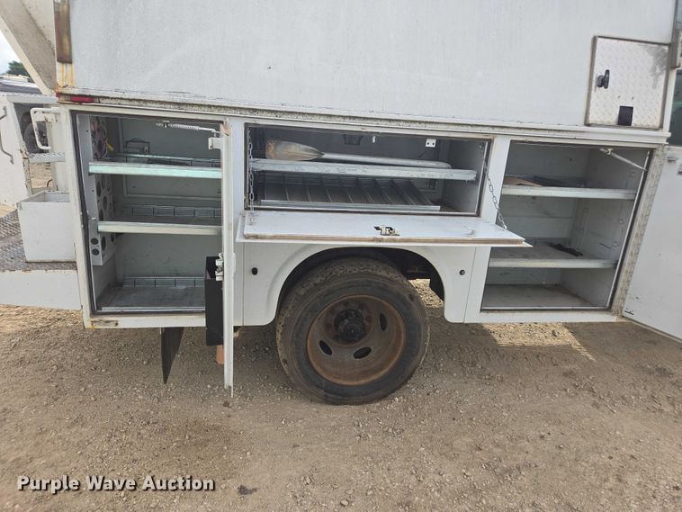 image for item DU7811 2002 Ford F450 Super Duty bucket truck