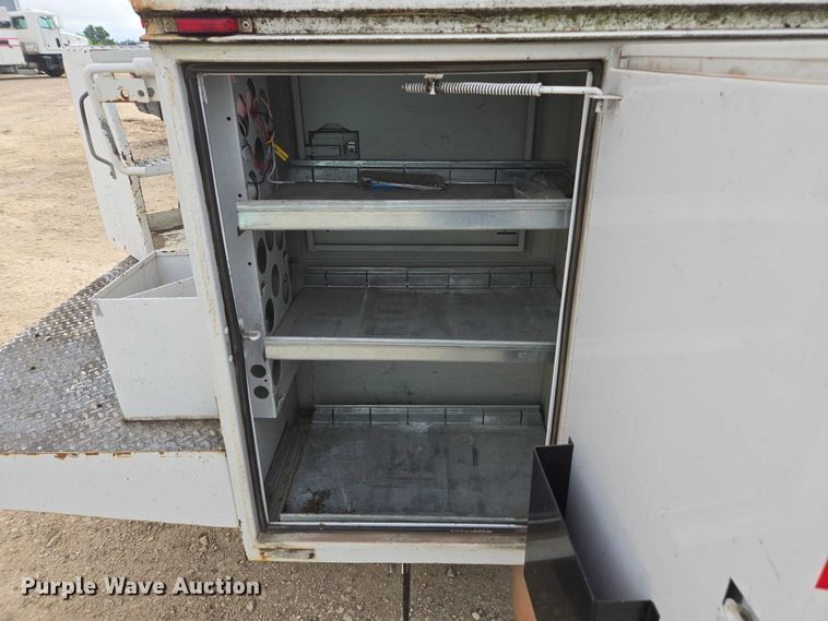 image for item DU7811 2002 Ford F450 Super Duty bucket truck