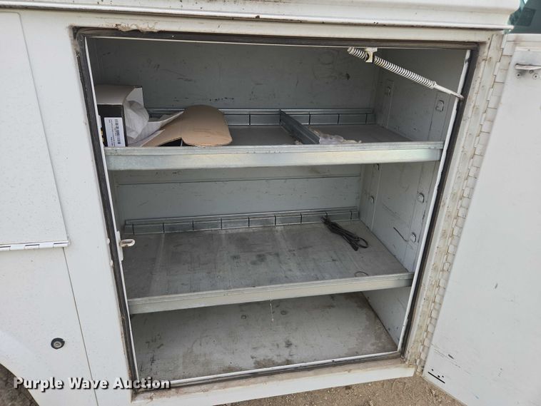 image for item DU7811 2002 Ford F450 Super Duty bucket truck