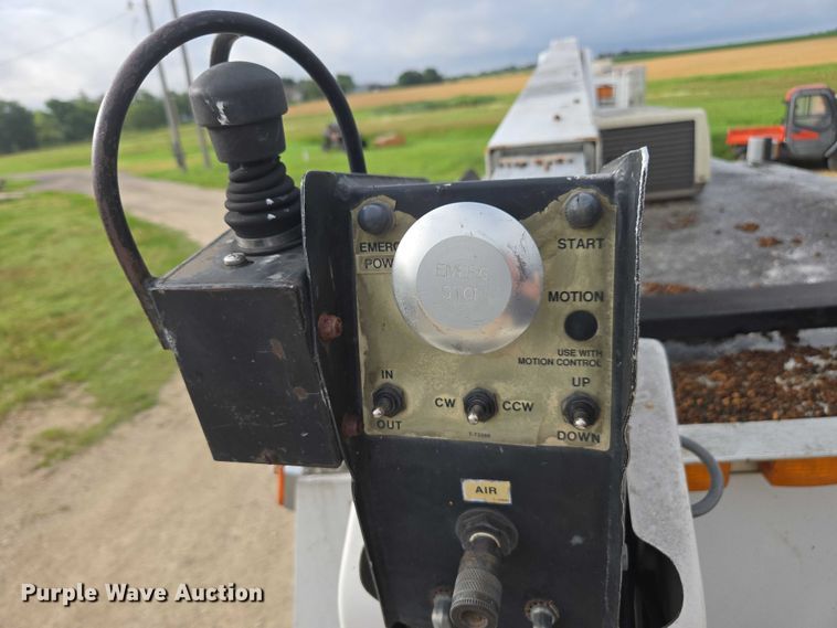 image for item DU7811 2002 Ford F450 Super Duty bucket truck