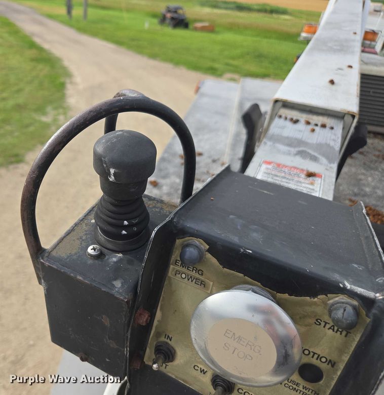 image for item DU7811 2002 Ford F450 Super Duty bucket truck