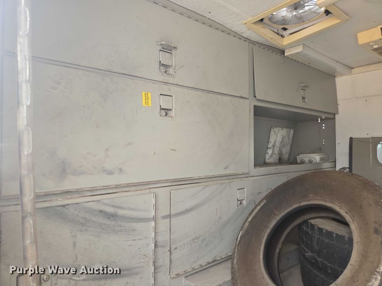 image for item DU7811 2002 Ford F450 Super Duty bucket truck