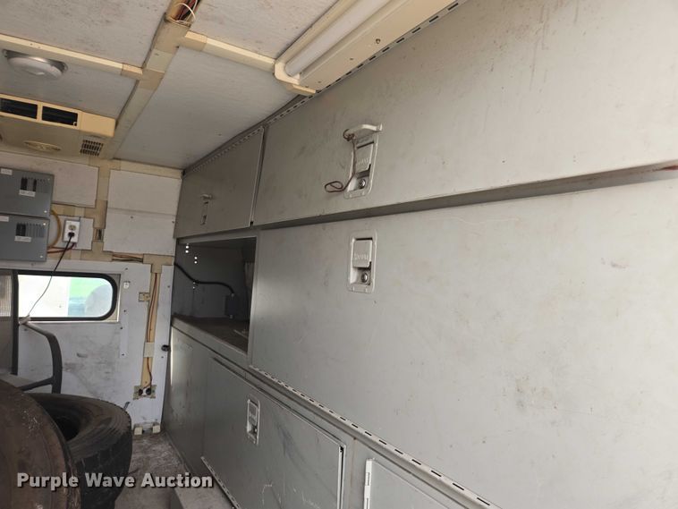 image for item DU7811 2002 Ford F450 Super Duty bucket truck