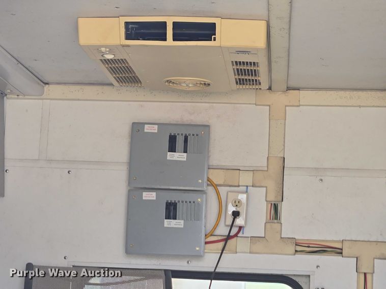 image for item DU7811 2002 Ford F450 Super Duty bucket truck