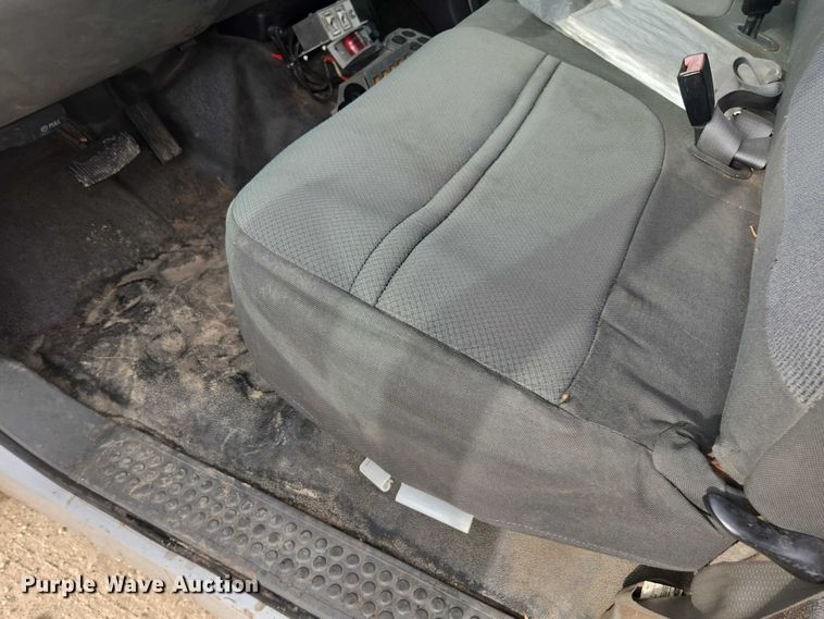 image for item DU7811 2002 Ford F450 Super Duty bucket truck