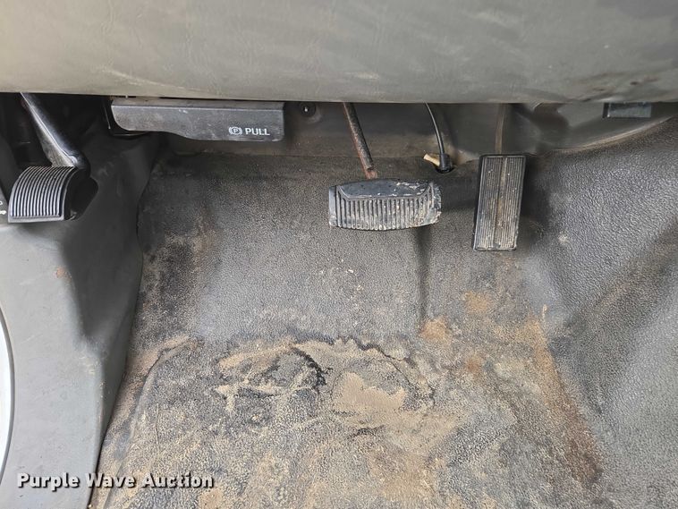 image for item DU7811 2002 Ford F450 Super Duty bucket truck