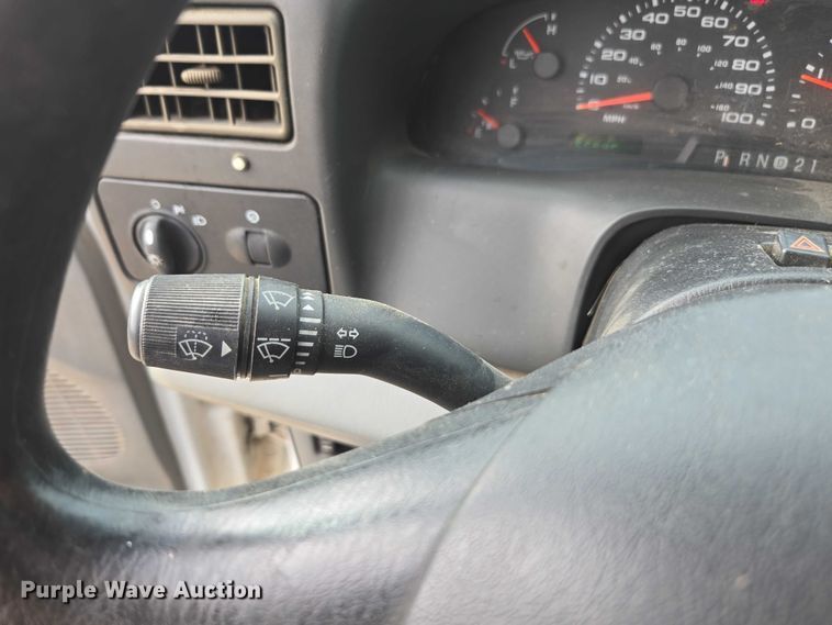 image for item DU7811 2002 Ford F450 Super Duty bucket truck