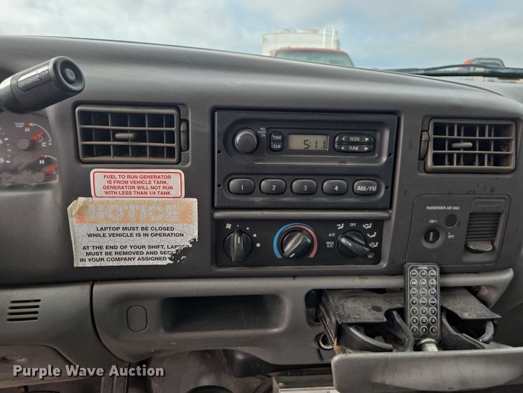 image for item DU7811 2002 Ford F450 Super Duty bucket truck