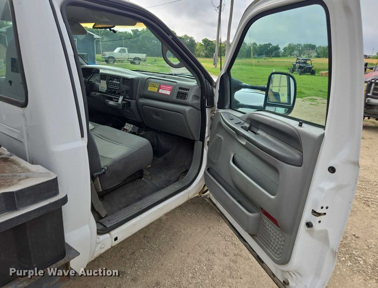 image for item DU7811 2002 Ford F450 Super Duty bucket truck