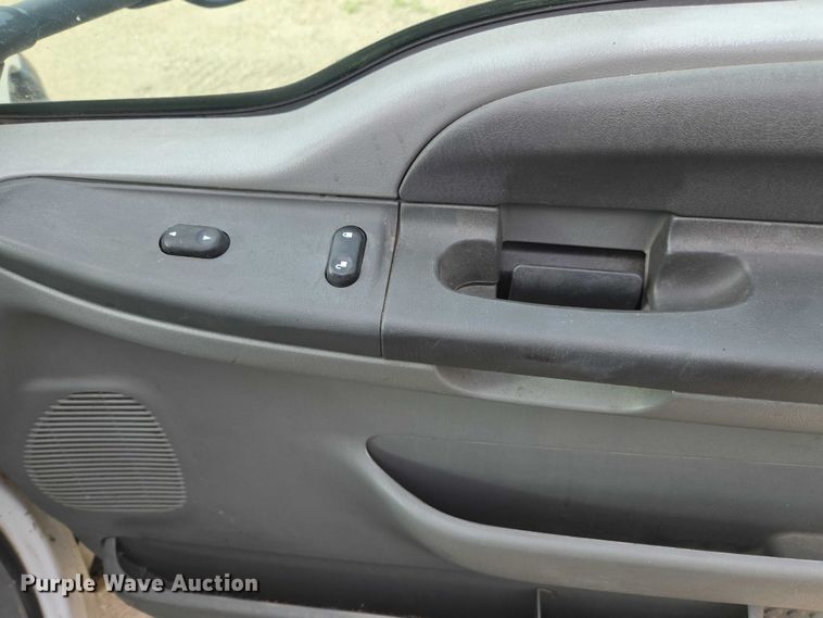 image for item DU7811 2002 Ford F450 Super Duty bucket truck