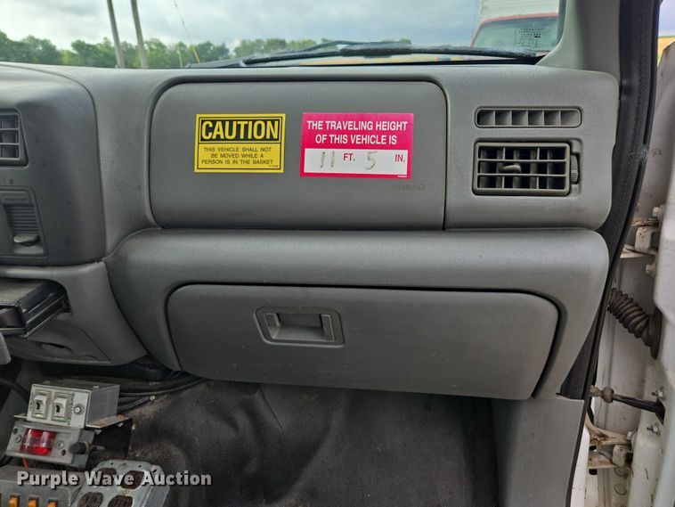 image for item DU7811 2002 Ford F450 Super Duty bucket truck