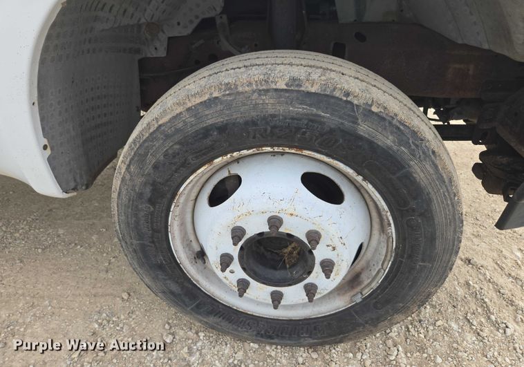 image for item DU7811 2002 Ford F450 Super Duty bucket truck