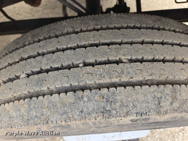 image for item DU7811 2002 Ford F450 Super Duty bucket truck