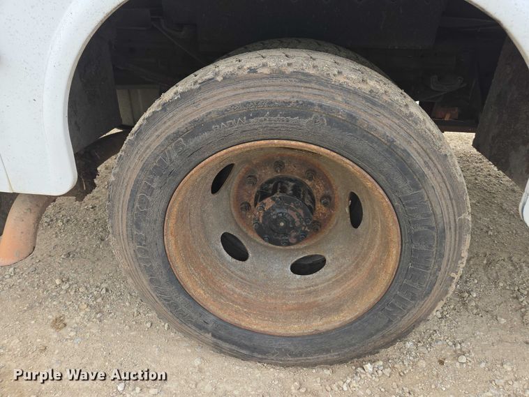 image for item DU7811 2002 Ford F450 Super Duty bucket truck