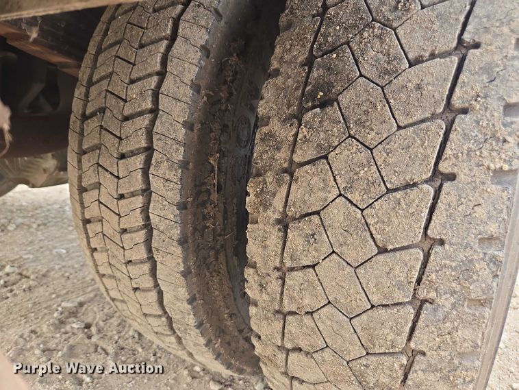 image for item DU7811 2002 Ford F450 Super Duty bucket truck