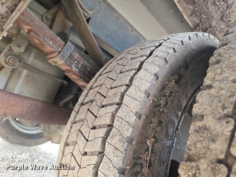 image for item DU7811 2002 Ford F450 Super Duty bucket truck