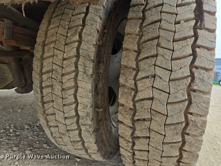 image for item DU7811 2002 Ford F450 Super Duty bucket truck