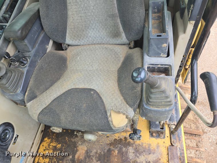 image for item DU7825 2005 Caterpillar 330CL excavator
