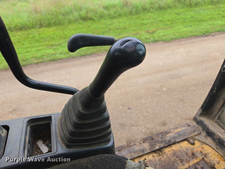 image for item DU7825 2005 Caterpillar 330CL excavator