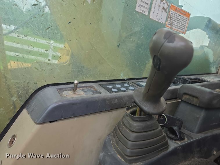 image for item DU7825 2005 Caterpillar 330CL excavator