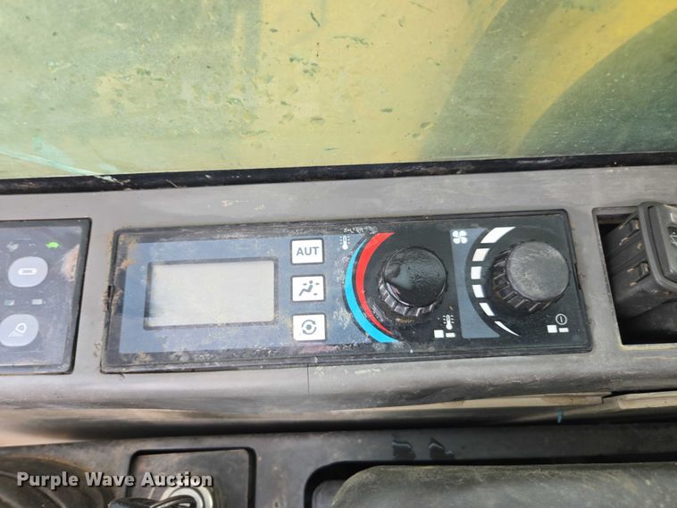 image for item DU7825 2005 Caterpillar 330CL excavator