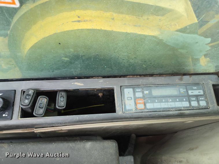 image for item DU7825 2005 Caterpillar 330CL excavator