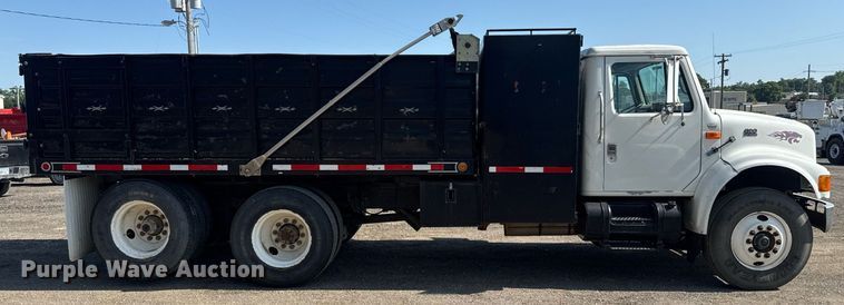 image for item DU7870 1999 International 4900 dump truck