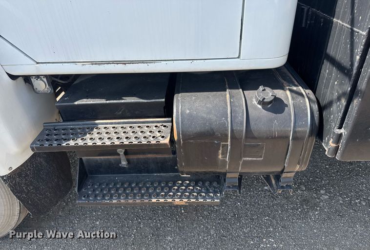 image for item DU7870 1999 International 4900 dump truck