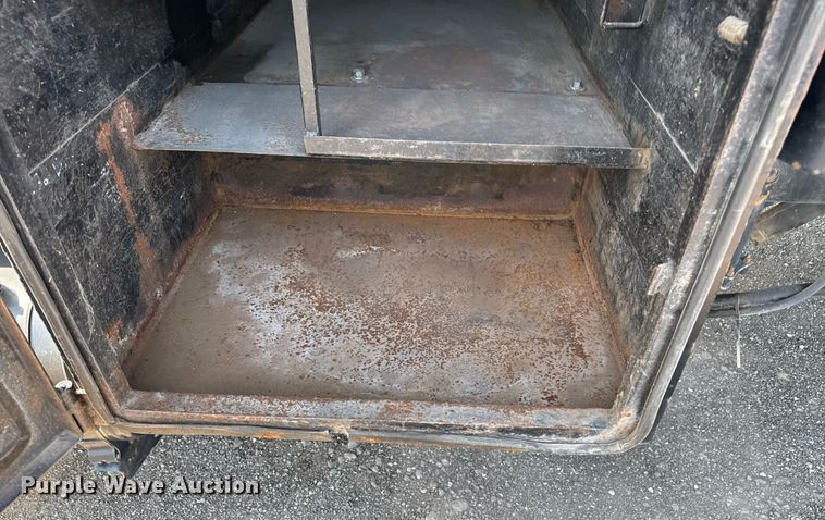 image for item DU7870 1999 International 4900 dump truck