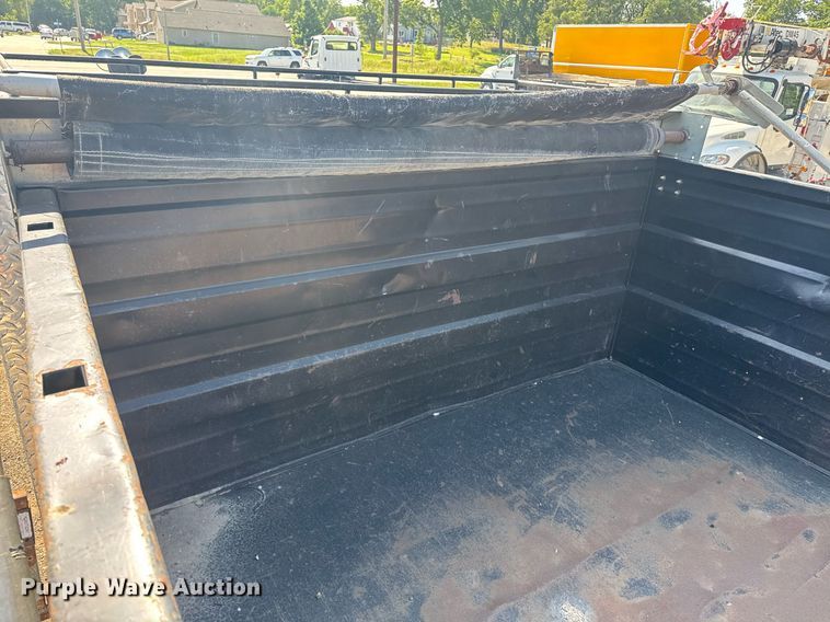 image for item DU7870 1999 International 4900 dump truck