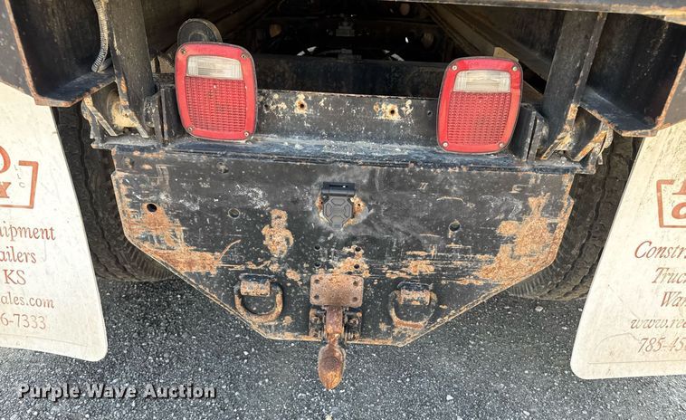 image for item DU7870 1999 International 4900 dump truck