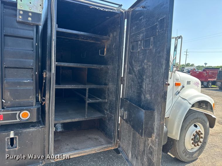 image for item DU7870 1999 International 4900 dump truck