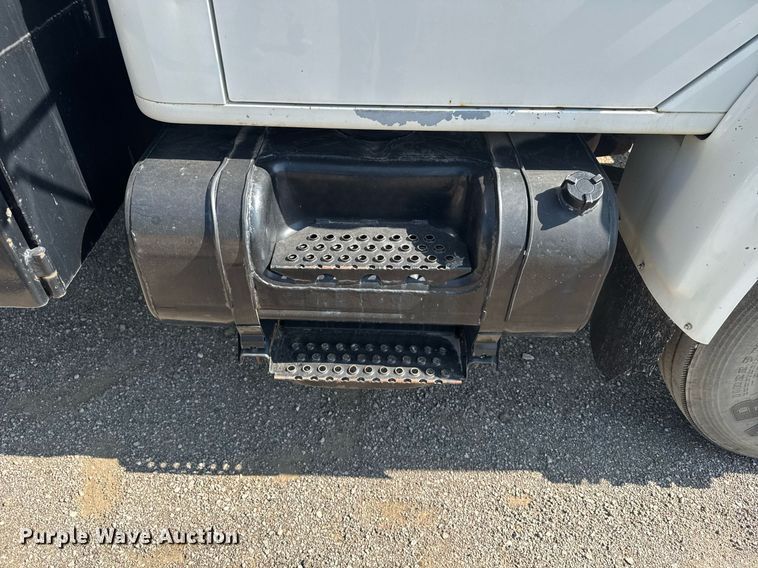 image for item DU7870 1999 International 4900 dump truck