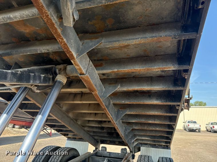 image for item DU7870 1999 International 4900 dump truck