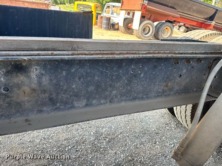 image for item DU7870 1999 International 4900 dump truck