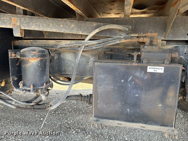 image for item DU7870 1999 International 4900 dump truck