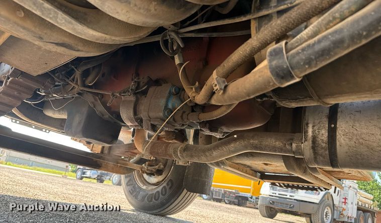 image for item DU7870 1999 International 4900 dump truck