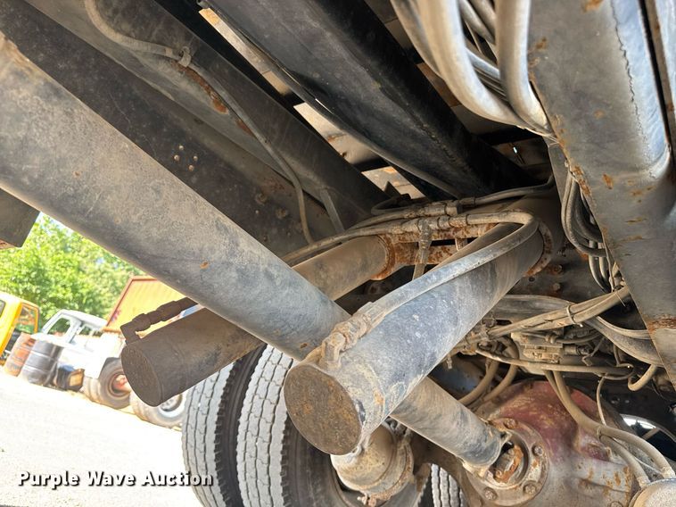 image for item DU7870 1999 International 4900 dump truck