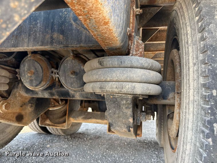 image for item DU7870 1999 International 4900 dump truck