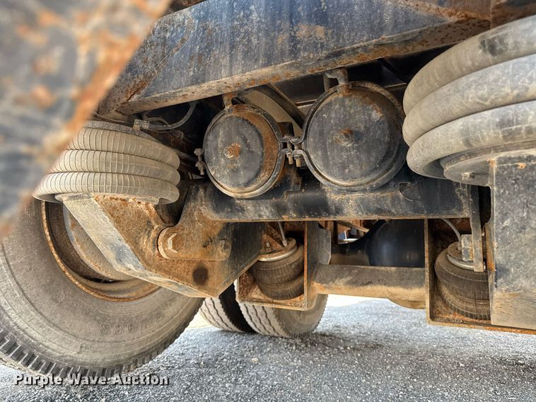 image for item DU7870 1999 International 4900 dump truck